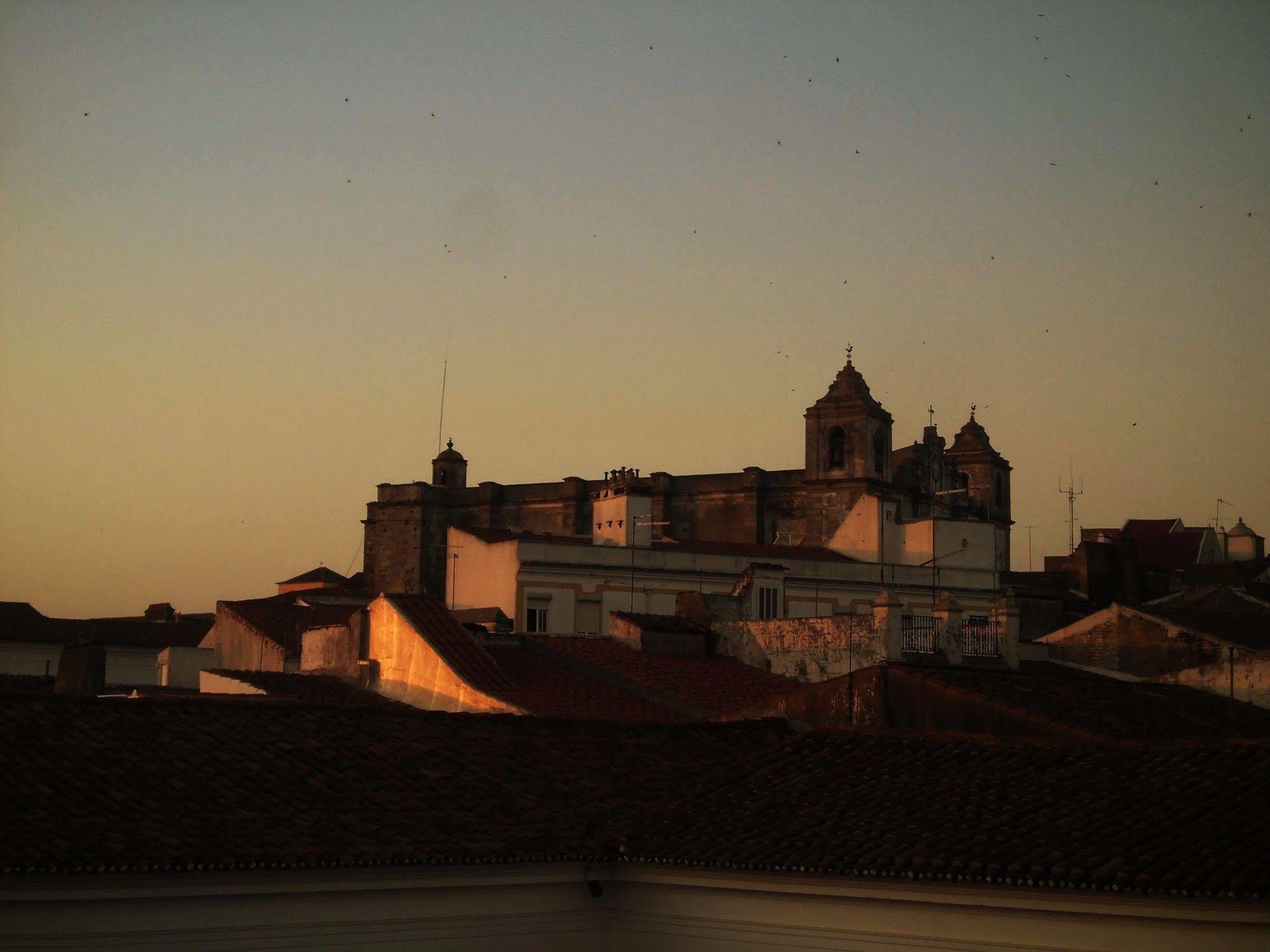 Hostel Raymundo Évora Exteriör bild